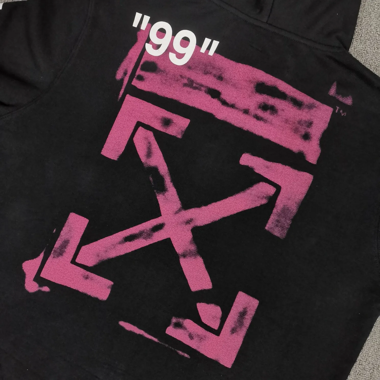 The top tested version OFF-WHITE (OW) 99 pink oil graffiti for men and women couples pure cotton loose pullover hooded sweatshirt jacket zipper professional handmade dot printing, delicate and full, strong color layering, the printing is breathable and non-sticky! The gradient of the layers is clear, the texture and texture are visible, the fabric and printing are completely combined, and the frosted feel is delicate. The fabric is made of 460g fish scale terry cotton fabric, which has a full drape. Customized zipper pull with OFFWHITE metal engraving on it and a concave feel. This is a must-see for identification. The hat rope pendant clock has metal engravings. This is a detail that is easily overlooked.  Like Monet's oil paintings, it has always occupied the top sales list on major domestic and foreign platforms, and offline stores can also be said to be often out of stock.  Couple matching, personalized and trendy! Elegant and classic style, versatile for daily use. Couple style 👫 Suitable for both men and women. Size chart Recommended 180-220 pounds P: 420
